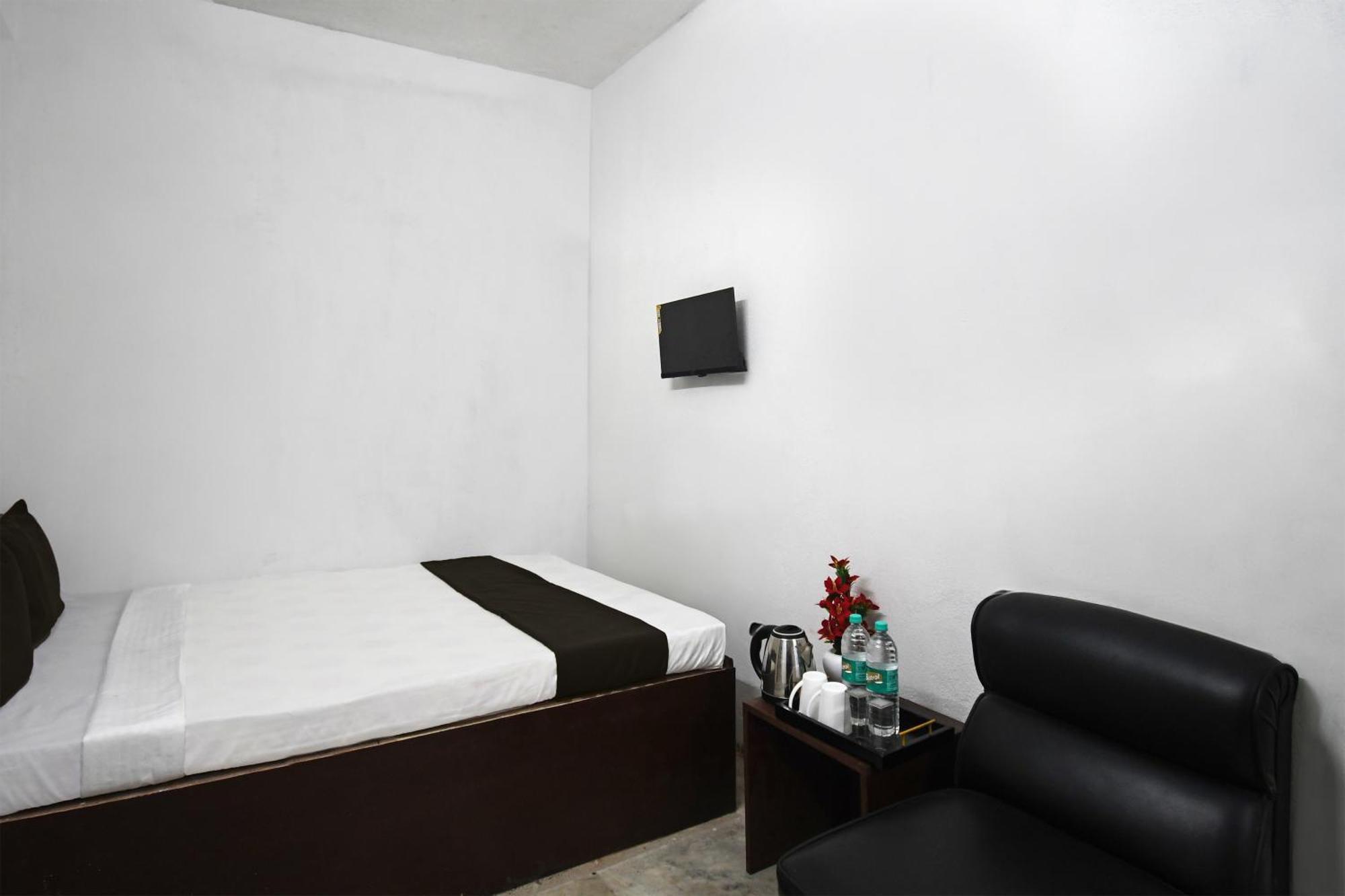 Oyo Hotel Chinar Park Calcuta Exterior foto